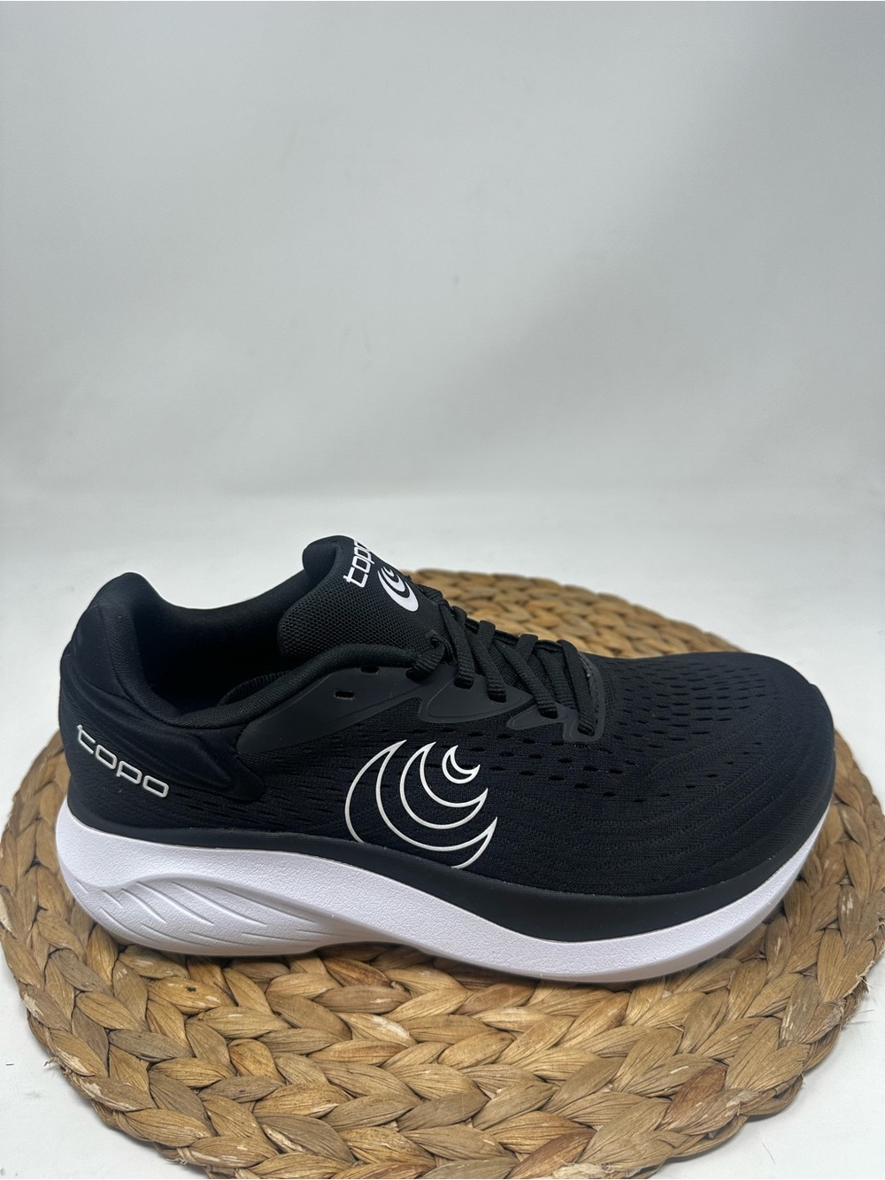 TOPO Atmos 2 Running Shoes Black White Size 8.5 Women's